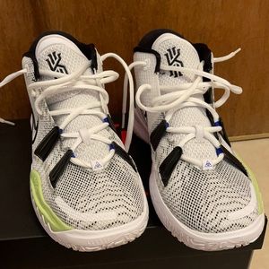 Kyrie 7 white And black